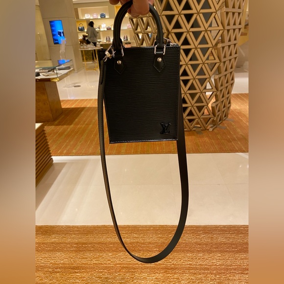 Louis Vuitton Petit Sac Plat Noir Epi - Picture 7 of 7